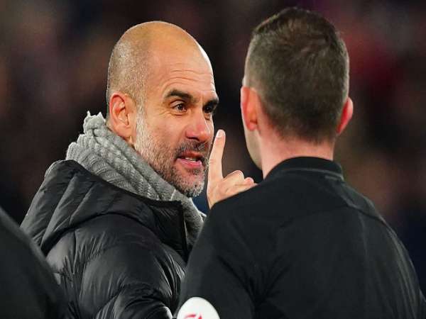 Pep phản ứng khi Man City bị chỉ trích vì thoát án phạt