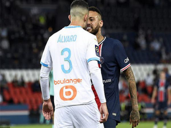 Tin bóng đá tối 6/10: Neymar lại bị kẻ lăng mạ mình buông lời chọc giận