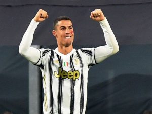 Bóng đá quốc tế 25/11: Ronaldo đuổi kịp kỷ lục của Messi
