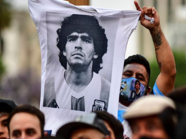 Những dấu hỏi xung quanh cái chết của Diego Maradona