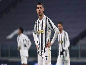 Tin bóng đá quốc tế 29/12: Ronaldo thích thú mỗi khi bị la ó