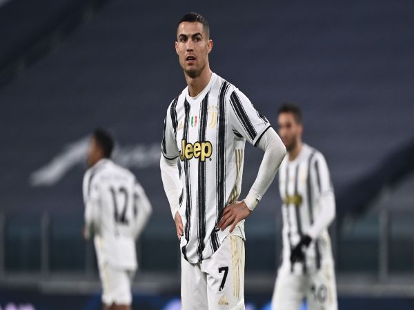 Tin bóng đá quốc tế 29/12: Ronaldo thích thú mỗi khi bị la ó