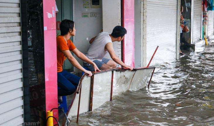 Giải mã chiêm bao thấy nước tràn vào nhà đánh con gì?