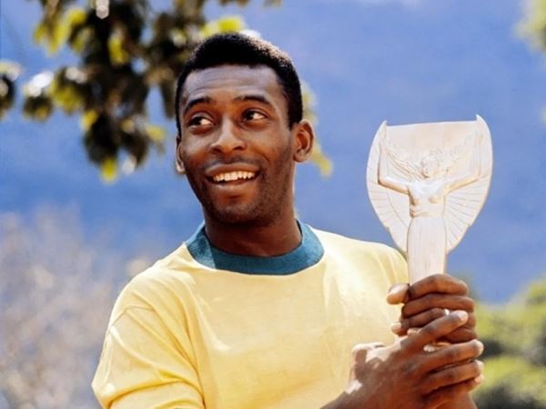 Pelé được xem là một trong những tiền đạo trung tâm vĩ đại nhất trong lịch sử