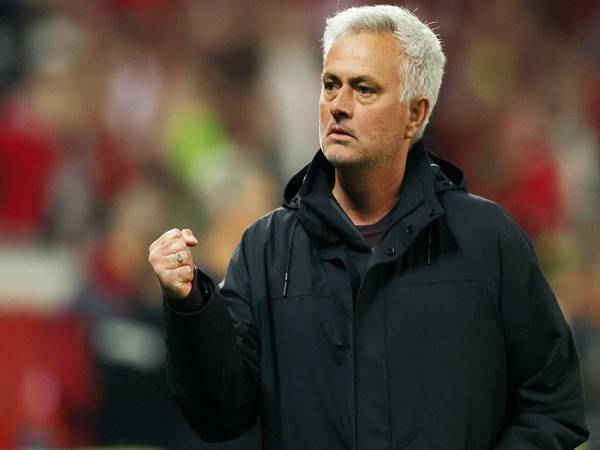 Bóng đá QT chiều 4/10: Mourinho ám chỉ MU là đội bóng yếu