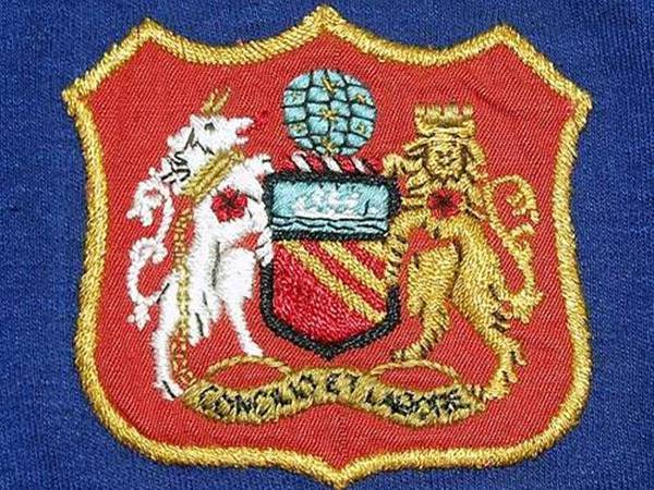 Ý nghĩa logo Manchester United thay đổi qua các năm như thế nào?