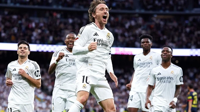 HLV Ancelotti: "Modric là món quà dành cho bóng đá" HLV Ancelotti: "Modric là món quà dành cho bóng đá"